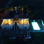 Casantilvia Heated Pool Paradise Apartamento *
